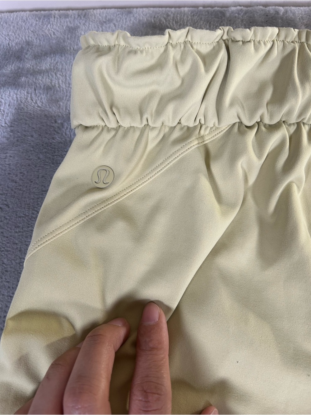 Lululemon stretch high rise on the fly Pale Yellow Joggers - Picture 4 of 11
